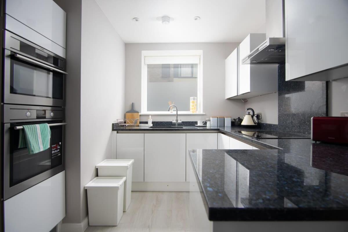 Deluxe Apartment Near Cabot Circus W Parking Sleeps 5 Bristol Exterior foto